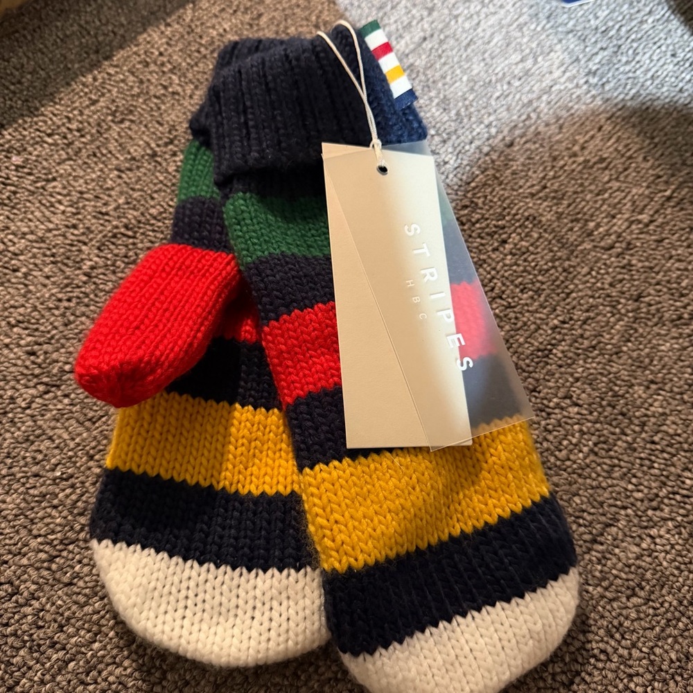 New with tag Hudson Bay gloves